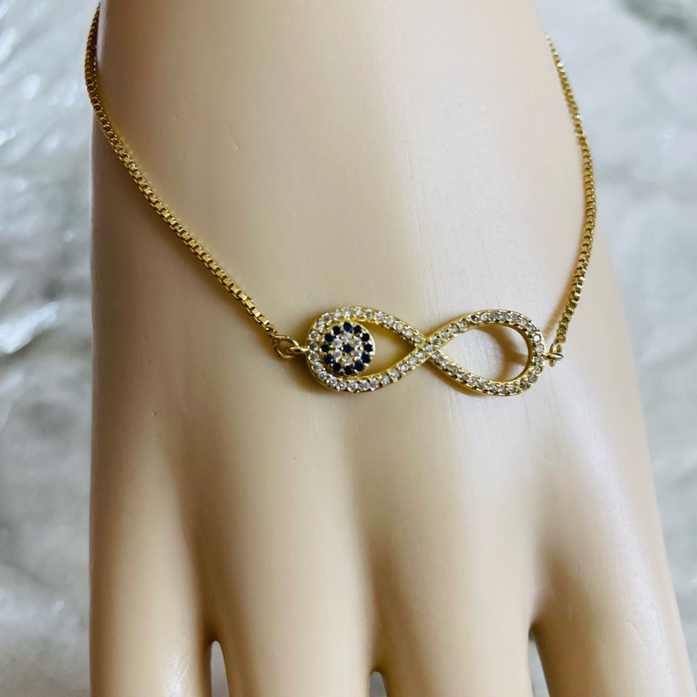 9.5in Oro laminado 18K Gold Infinity Evil Eye Bracelet w/ Clear and Black Stone